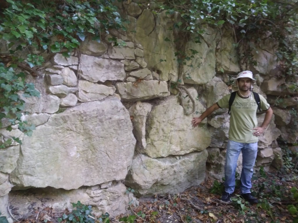 Kiklopsko podziđe kraj Ilijinog potoka (Foto: Domagoj Nikolić, 2018.)