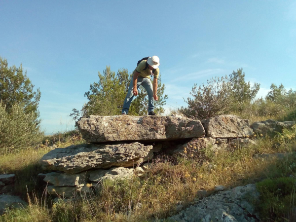 Ostaci kiklopskih zidina iznad Ilijinog potoka podno Klisa (Foto: Domagoj Nikolić, 2018.)