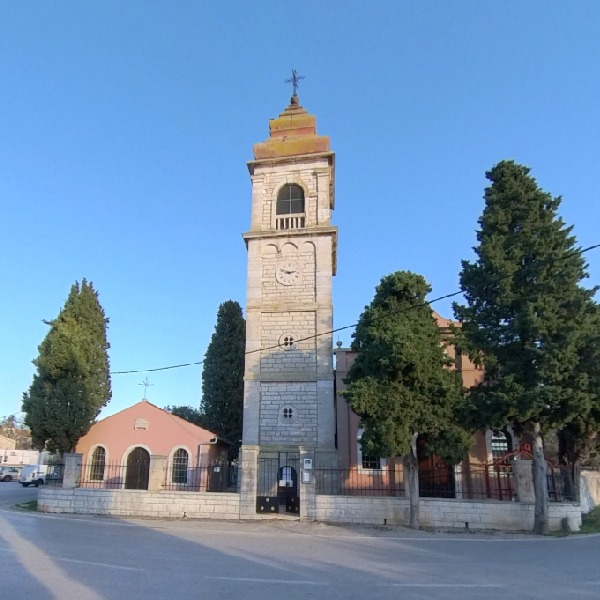 Peroj, nekada katolička crkva sv. Jeronima iz XVI. st. preuzređena je u XIX. st. u pravoslavnu crkvu sv. Spiridona