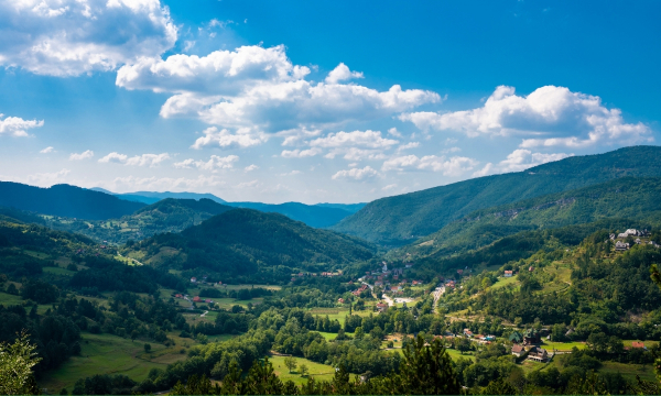 Na Markovom Polju u selu Mokra Gora iskopane su, prema zapisu etnografa Ljubomira Mićića, ”velike ljudske kosti” (Izvor: Volim Zlatibor (volimzlatibor.rs))