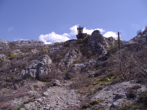 Završni dio Puta uz Orlovaču ispod srušene Kutne stanice žičare