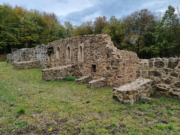 Samostanski posjed postao je 1558. godine vlasništvo kneza Nikole VIII. Frankopana Tržačkog, odlukom donešenom na Saboru Kraljevine Hrvatske koji je zasjedao u nedalekom Steničnjaku (Foto: Tomislav Beronić)