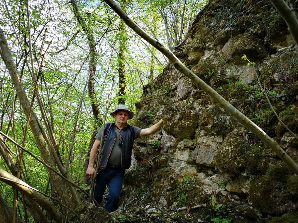 Istočni zid je na nekim mjestima visok oko pet metara. (Foto: Biserka Beronić)