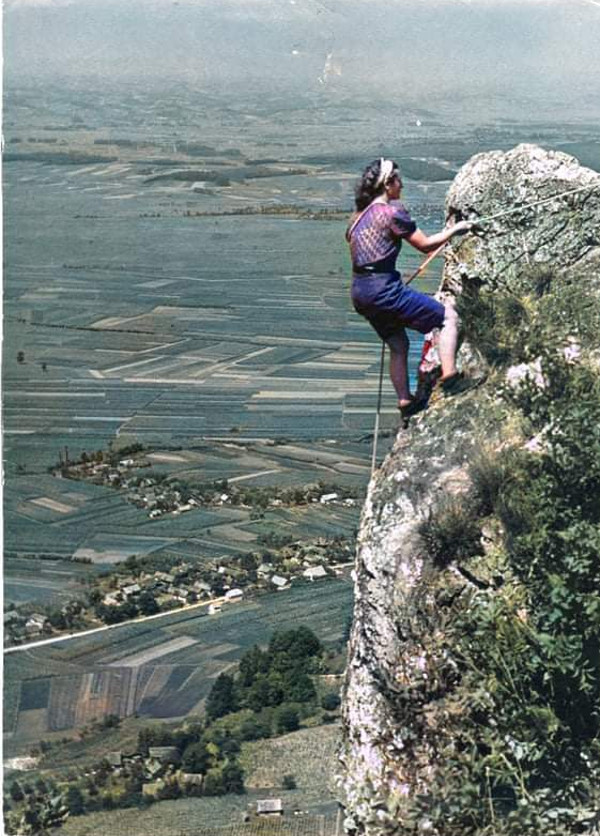 Povjesničarka umjetnosti i konzervatorica Anđela Horvat bila je i strastvena planinarka; na Kamenim svatovima na Medvednici u Hrvatskom Zagorju oko 1930. godine (Foto: Vladimir Horvat; Izvor: Facebook stranica Slovenje (web.facebook.com/Kajkavci), 8. listopada 2020.)