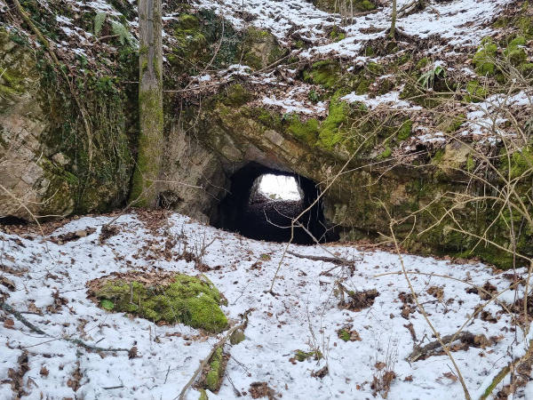 Kraći tunel u Točku dugačak je 30-ak metara i ima dva podjednako dugačka svoda (Foto: Tomislav Beronić)