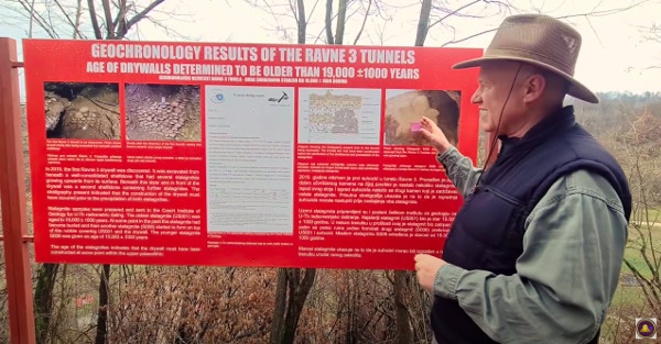 Uranij-torijevom analizom na Češkoj akademiji znanosti utvrđena je starost stalagmita u dijelu tunela Ravne 3 od najmanje 19 tisuća godina, što zači da je suhozid na kojem je ”izrastao” još stariji