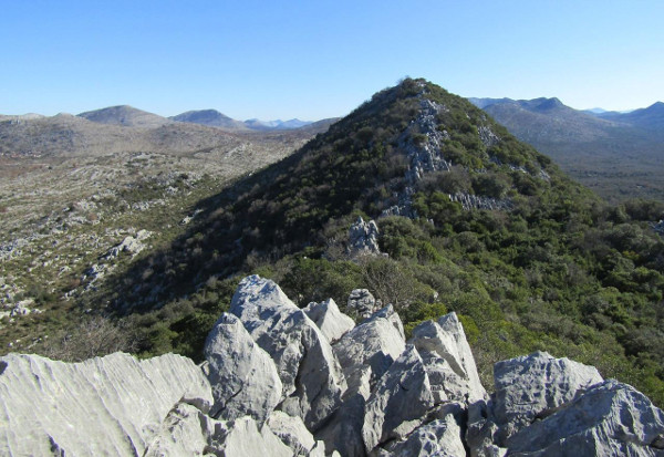 Okruženje Miline gradine čuva izuzetna graditeljska i spomenička ostvarenja megalitske kulture (Foto: Goran Glamuzina; Izvor: Portal Bljesak info (bljesak.info))