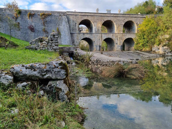 Jedinstveni kameni most na kat u zaseoku Zdenac kraj Tounja, sagrađen prigodom izgradnje i preslagivanja Josipove ceste, 1777. i 1836. godine (Foto: Tomislav Beronić)