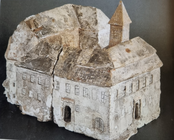 Maketa grada Brloga na Kupi koju je izradio Emilij Laszowski - Szeliga 1905. godine (Izvor: Milovan Petković ”Emilij Laszowski - Szeliga 1868. - 1949.”, 2000.)