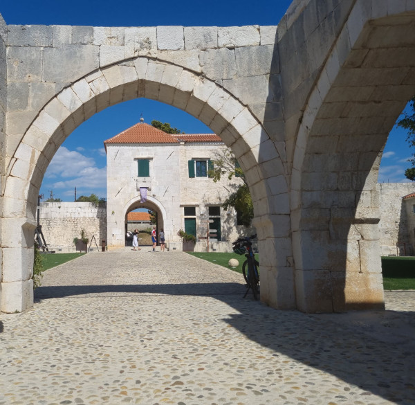 Maškovića Han najbolje je sačuvani građevinski objekt islamske arhitekture u Hrvatskoj. (Foto: Tomislav Beronić)