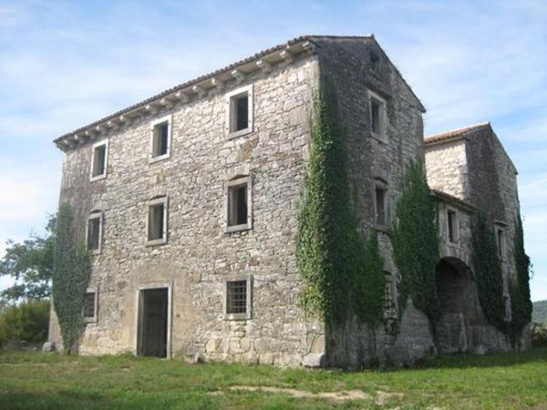 Gdje su završili ulomci lubanje diva koji su čuvani u srednjovjekovnoj crkvi Sveti Pelagije nedaleko istarskoga Završja? (Izvor: Istria from Smrikve (smrikve.com))