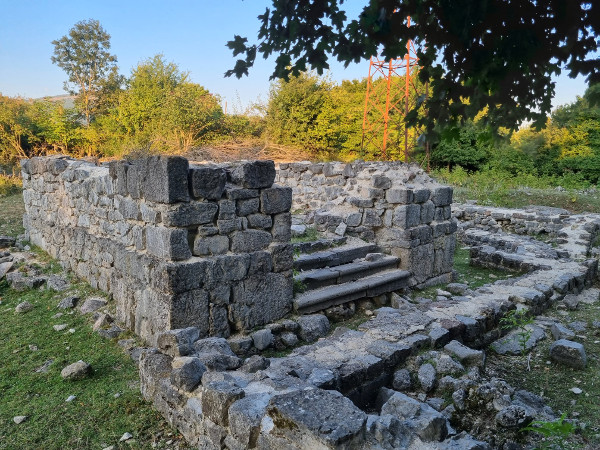 Ruševni ostaci poslijeturske crkve Sveti Marko grob na crkvini u Podudbini (Foto: Tomislav Beronić)