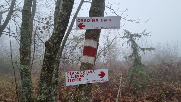 Do srednjovjekovnog utvrđenog grada Plaški stiže se dobro označenom planinarskom stazom (Foto: Tomislav Beronić)