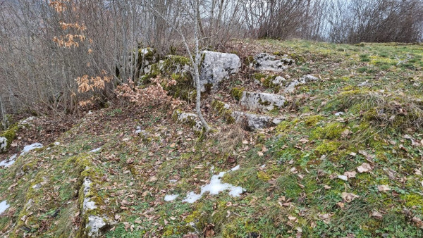Kamene stepenice na ulazu u nekadašnji pavlinski samostan (Foto: Tomislav Beronić)