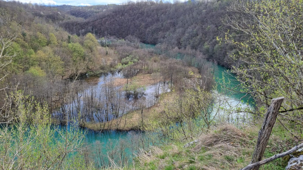 Pogled na Mrežnicu sa zaravni utvrde (istočna strana). (Foto: Tomislav Beronić)