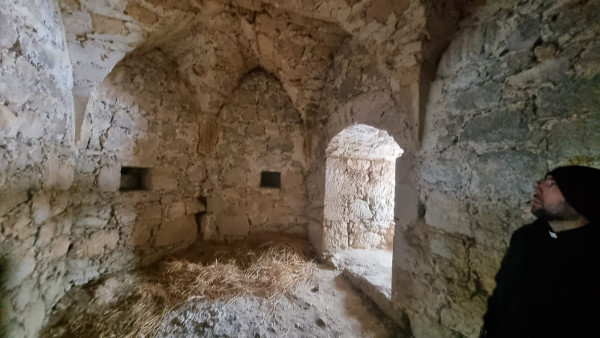 Prečasni pastor Almir Pehlić sa mnom je obišao kaštel Ribnik. (Foto: Tomislav Beronić)