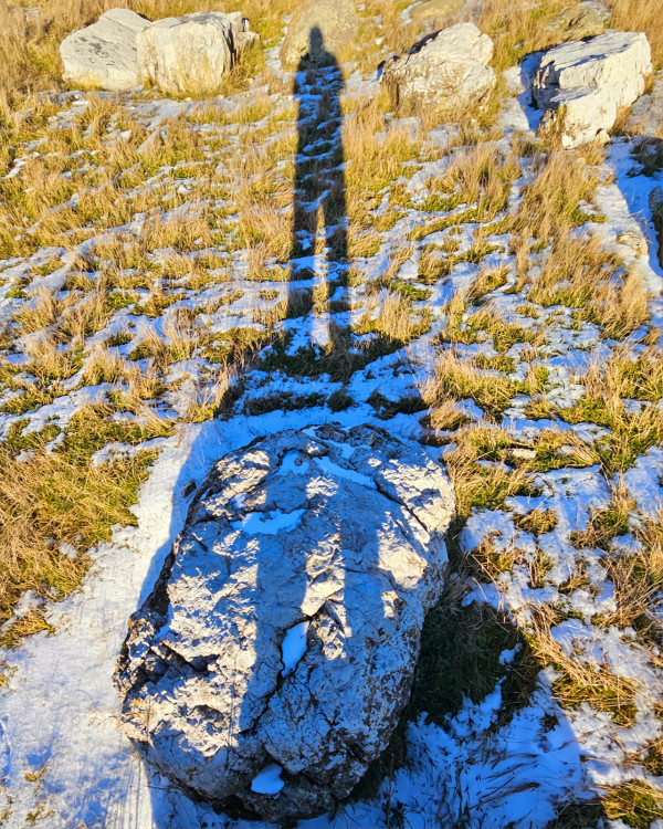 ”Pod svakijem ovakim mramorom nalaze se kosti ... mnogo veće i krupnije no u današnjih ljudi.” (Foto: Srećko Kovačević)
