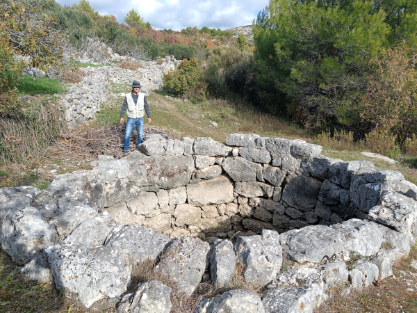 Kiklopski bunar Česma kraj sela Gustirna