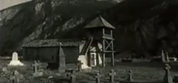 Pravoslavna crkva Sveti Ilija u selu Velje Duboko s okolnim novovijekim grobljem (Izvor: YouTube (youtube.com; Milan Knežević ”Rovački katuni”, 1969.))